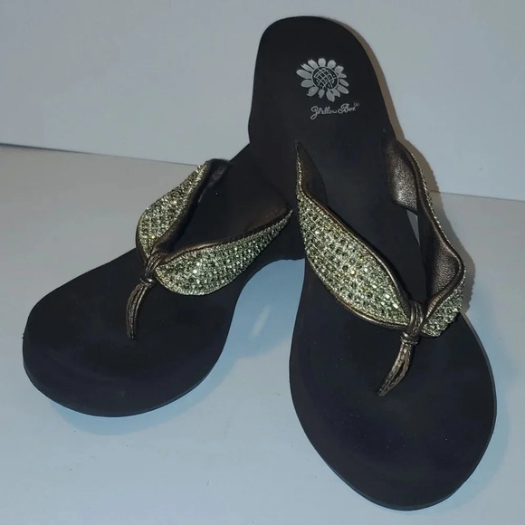 Yellow Box Gold/Bronze Wedge Flip Flops Style Puffy Size 10M - Picture 2 of 11